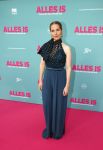 Amsterdam 29 juli 2020
Premiere alles is zoals het zou moeten zijn in euroscoop, De film is naar een boek van Daphne Deckers. Sanne Langelaar