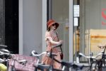 Amsterdam 28 juli 2020
Sigrid ten Napel op straat in amsterdam zuid