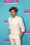 Amsterdam 29 juli 2020
Premiere alles is zoals het zou moeten zijn in euroscoop, De film is naar een boek van Daphne Deckers. Holly Brood kwam met vriend Soy Kroon