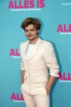 Amsterdam 29 juli 2020
Premiere alles is zoals het zou moeten zijn in euroscoop, De film is naar een boek van Daphne Deckers. Holly Brood kwam met vriend Soy Kroon