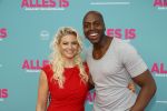 Amsterdam 29 juli 2020
Premiere alles is zoals het zou moeten zijn in euroscoop, De film is naar een boek van Daphne Deckers. Steven Brunswijk met partner