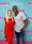 Amsterdam 29 juli 2020
Premiere alles is zoals het zou moeten zijn in euroscoop, De film is naar een boek van Daphne Deckers. Steven Brunswijk met partner