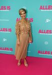 Amsterdam 29 juli 2020
Premiere alles is zoals het zou moeten zijn in euroscoop, De film is naar een boek van Daphne Deckers. Stijn Franken kwam met een vriend