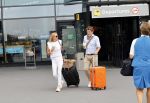 Schiphol 17 augustus 2020
Toine v Peperstraten arriveert na zijn vakantie met zijn vriendin Renate Bommer op schiphol