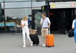 Schiphol 17 augustus 2020
Toine v Peperstraten arriveert na zijn vakantie met zijn vriendin Renate Bommer op schiphol