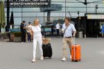 Schiphol 17 augustus 2020
Toine v Peperstraten arriveert na zijn vakantie met zijn vriendin Renate Bommer op schiphol