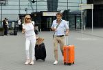 Schiphol 17 augustus 2020
Toine v Peperstraten arriveert na zijn vakantie met zijn vriendin Renate Bommer op schiphol