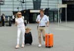 Schiphol 17 augustus 2020
Toine v Peperstraten arriveert na zijn vakantie met zijn vriendin Renate Bommer op schiphol