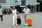 Schiphol 17 augustus 2020
Toine v Peperstraten arriveert na zijn vakantie met zijn vriendin Renate Bommer op schiphol