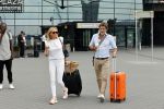 Schiphol 17 augustus 2020
Toine v Peperstraten arriveert na zijn vakantie met zijn vriendin Renate Bommer op schiphol