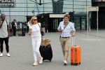 Schiphol 17 augustus 2020
Toine v Peperstraten arriveert na zijn vakantie met zijn vriendin Renate Bommer op schiphol