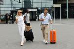 Schiphol 17 augustus 2020
Toine v Peperstraten arriveert na zijn vakantie met zijn vriendin Renate Bommer op schiphol