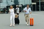 Schiphol 17 augustus 2020
Toine v Peperstraten arriveert na zijn vakantie met zijn vriendin Renate Bommer op schiphol