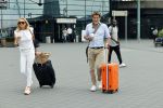 Schiphol 17 augustus 2020
Toine v Peperstraten arriveert na zijn vakantie met zijn vriendin Renate Bommer op schiphol