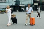 Schiphol 17 augustus 2020
Toine v Peperstraten arriveert na zijn vakantie met zijn vriendin Renate Bommer op schiphol
