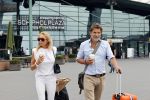 Schiphol 17 augustus 2020
Toine v Peperstraten arriveert na zijn vakantie met zijn vriendin Renate Bommer op schiphol