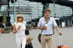Schiphol 17 augustus 2020
Toine v Peperstraten arriveert na zijn vakantie met zijn vriendin Renate Bommer op schiphol