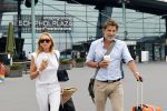 Schiphol 17 augustus 2020
Toine v Peperstraten arriveert na zijn vakantie met zijn vriendin Renate Bommer op schiphol
