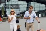 Schiphol 17 augustus 2020
Toine v Peperstraten arriveert na zijn vakantie met zijn vriendin Renate Bommer op schiphol