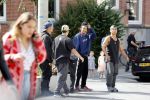 Amsterdam 28 juli 2020
Guy Pierce staat bij straatdansers in amsterdam zuid te kijken en te filmen