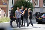 Amsterdam 28 juli 2020
Guy Pierce staat bij straatdansers in amsterdam zuid te kijken en te filmen