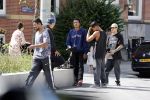 Amsterdam 28 juli 2020
Guy Pierce staat bij straatdansers in amsterdam zuid te kijken en te filmen