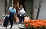 Schiphol Mijdrecht 25 juli 2022
Andre Hazes zijn zoontje Andre jr en ex Monique Westenberg arriveren op schiphol na een vakantie naar Thailand . Ze worden bij het VIP Cenrum opgehaald door Djarno en Diego Hofland die Andre naar het huis van zijn moeder Rachel in Mijdrecht brengen. Monique en Andre Jr gaan met chauffeur naar Berkel en Rodenrijs.