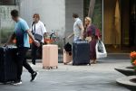 Schiphol Mijdrecht 25 juli 2022
Andre Hazes zijn zoontje Andre jr en ex Monique Westenberg arriveren op schiphol na een vakantie naar Thailand . Ze worden bij het VIP Cenrum opgehaald door Djarno en Diego Hofland die Andre naar het huis van zijn moeder Rachel in Mijdrecht brengen. Monique en Andre Jr gaan met chauffeur naar Berkel en Rodenrijs.