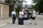 Schiphol Mijdrecht 25 juli 2022
Andre Hazes zijn zoontje Andre jr en ex Monique Westenberg arriveren op schiphol na een vakantie naar Thailand . Ze worden bij het VIP Cenrum opgehaald door Djarno en Diego Hofland die Andre naar het huis van zijn moeder Rachel in Mijdrecht brengen. Monique en Andre Jr gaan met chauffeur naar Berkel en Rodenrijs.