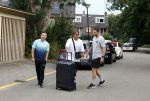 Schiphol Mijdrecht 25 juli 2022
Andre Hazes zijn zoontje Andre jr en ex Monique Westenberg arriveren op schiphol na een vakantie naar Thailand . Ze worden bij het VIP Cenrum opgehaald door Djarno en Diego Hofland die Andre naar het huis van zijn moeder Rachel in Mijdrecht brengen. Monique en Andre Jr gaan met chauffeur naar Berkel en Rodenrijs.