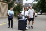 Schiphol Mijdrecht 25 juli 2022
Andre Hazes zijn zoontje Andre jr en ex Monique Westenberg arriveren op schiphol na een vakantie naar Thailand . Ze worden bij het VIP Cenrum opgehaald door Djarno en Diego Hofland die Andre naar het huis van zijn moeder Rachel in Mijdrecht brengen. Monique en Andre Jr gaan met chauffeur naar Berkel en Rodenrijs.