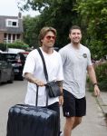 Schiphol Mijdrecht 25 juli 2022
Andre Hazes zijn zoontje Andre jr en ex Monique Westenberg arriveren op schiphol na een vakantie naar Thailand . Ze worden bij het VIP Cenrum opgehaald door Djarno en Diego Hofland die Andre naar het huis van zijn moeder Rachel in Mijdrecht brengen. Monique en Andre Jr gaan met chauffeur naar Berkel en Rodenrijs.
