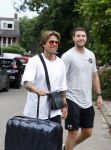 Schiphol Mijdrecht 25 juli 2022
Andre Hazes zijn zoontje Andre jr en ex Monique Westenberg arriveren op schiphol na een vakantie naar Thailand . Ze worden bij het VIP Cenrum opgehaald door Djarno en Diego Hofland die Andre naar het huis van zijn moeder Rachel in Mijdrecht brengen. Monique en Andre Jr gaan met chauffeur naar Berkel en Rodenrijs.