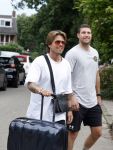 Schiphol Mijdrecht 25 juli 2022
Andre Hazes zijn zoontje Andre jr en ex Monique Westenberg arriveren op schiphol na een vakantie naar Thailand . Ze worden bij het VIP Cenrum opgehaald door Djarno en Diego Hofland die Andre naar het huis van zijn moeder Rachel in Mijdrecht brengen. Monique en Andre Jr gaan met chauffeur naar Berkel en Rodenrijs.
