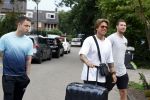 Schiphol Mijdrecht 25 juli 2022
Andre Hazes zijn zoontje Andre jr en ex Monique Westenberg arriveren op schiphol na een vakantie naar Thailand . Ze worden bij het VIP Cenrum opgehaald door Djarno en Diego Hofland die Andre naar het huis van zijn moeder Rachel in Mijdrecht brengen. Monique en Andre Jr gaan met chauffeur naar Berkel en Rodenrijs.