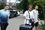 Schiphol Mijdrecht 25 juli 2022
Andre Hazes zijn zoontje Andre jr en ex Monique Westenberg arriveren op schiphol na een vakantie naar Thailand . Ze worden bij het VIP Cenrum opgehaald door Djarno en Diego Hofland die Andre naar het huis van zijn moeder Rachel in Mijdrecht brengen. Monique en Andre Jr gaan met chauffeur naar Berkel en Rodenrijs.