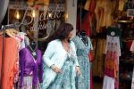 Volendam 21 juli 2022
Frank Masmeijer en zijn vriendin Anita Oostingh bij haar winkel Boetiek  de kans In Volendam .