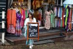 Volendam 21 juli 2022
Frank Masmeijer en zijn vriendin Anita Oostingh bij haar winkel Boetiek  de kans In Volendam .
