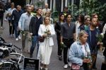 Amsterdam 6 juli 2022
Precies 1 jaar geleden werd op deze plek Peter R de Vries neergeschoten. De redaktie en presentatoren van RTL Boulevard leggen een witte roos neer . OA aanwezig Georgette Schlick Peter v d Vorst Sven Sauve Marieke Elsinga Vivienne v d Assem Aran Bade Jeroen Kijk in de Vegte Arno Kantelberg Eveline Stallaart Clarice Stenger Leon de Ruyter Dries Roelvink en Tim Oliehoek .