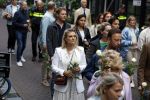 Amsterdam 6 juli 2022
Precies 1 jaar geleden werd op deze plek Peter R de Vries neergeschoten. De redaktie en presentatoren van RTL Boulevard leggen een witte roos neer . OA aanwezig Georgette Schlick Peter v d Vorst Sven Sauve Marieke Elsinga Vivienne v d Assem Aran Bade Jeroen Kijk in de Vegte Arno Kantelberg Eveline Stallaart Clarice Stenger Leon de Ruyter Dries Roelvink en Tim Oliehoek .