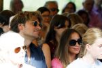 Diepenheim 31 juli 2022
Wibi Soerjadi krijgt na een tuinconcert in de tuin van zij n huis een koninklijke onderscheiding . Zijn nieuwe vriendin Myrthe is aanwezig .Frank Dane met zijn vriendin
