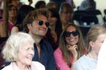 Diepenheim 31 juli 2022
Wibi Soerjadi krijgt na een tuinconcert in de tuin van zij n huis een koninklijke onderscheiding . Zijn nieuwe vriendin Myrthe is aanwezig .Frank Dane met zijn vriendin