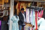 Volendam 21 juli 2022
Frank Masmeijer en zijn vriendin Anita Oostingh bij haar winkel Boetiek  de kans In Volendam .
