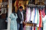 Volendam 21 juli 2022
Frank Masmeijer en zijn vriendin Anita Oostingh bij haar winkel Boetiek  de kans In Volendam .