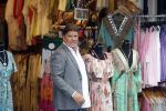 Volendam 21 juli 2022
Frank Masmeijer en zijn vriendin Anita Oostingh bij haar winkel Boetiek  de kans In Volendam .