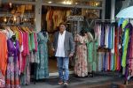 Volendam 21 juli 2022
Frank Masmeijer en zijn vriendin Anita Oostingh bij haar winkel Boetiek  de kans In Volendam .