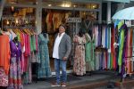 Volendam 21 juli 2022
Frank Masmeijer en zijn vriendin Anita Oostingh bij haar winkel Boetiek  de kans In Volendam .