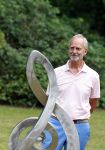 Diepenheim 31 juli 2022
Wibi Soerjadi krijgt na een tuinconcert in de tuin van zij n huis een koninklijke onderscheiding . Zijn nieuwe vriendin Myrthe is aanwezig . Henk Kamp