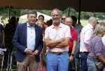 Diepenheim 31 juli 2022
Wibi Soerjadi krijgt na een tuinconcert in de tuin van zij n huis een koninklijke onderscheiding . Zijn nieuwe vriendin Myrthe is aanwezig . Jan peter Balkenende en henk kamp
