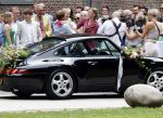 Oegstgeest 30 juli 2022
Trouwen Maxime Meiland en Leroy Molkenboer op kasteel Oud Poelgeest . Aanwezig natuurlijk Martien Meiland Erica Meiland Montana Meiland en haar partner Dirk Hoogstraten. Ook hun dochters Claire en Vive waren aanwezig.
